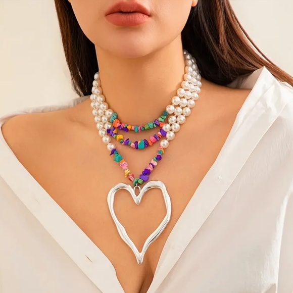 NEW| Beaded Multi-layer Crushed Stone Big Silver Heart Shaped Pendant Necklace - Picture 3 of 4